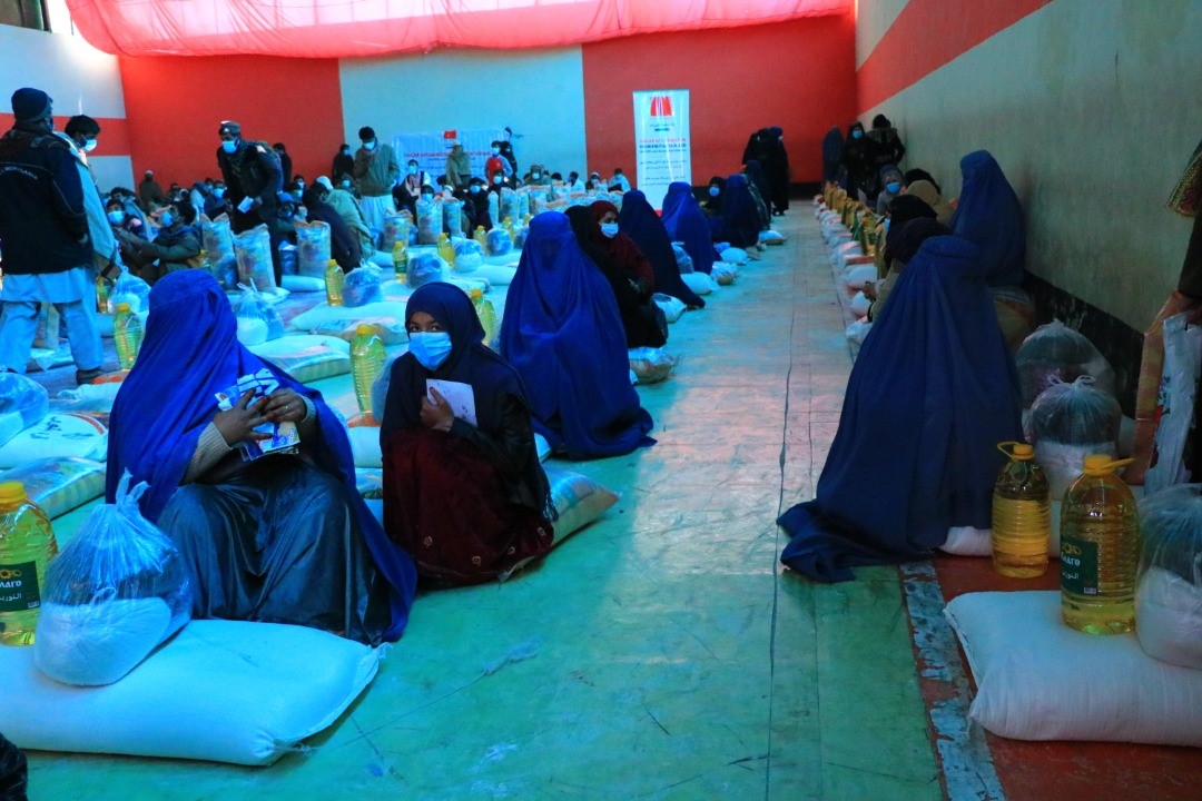 Winter food distribution - women beneficiaries